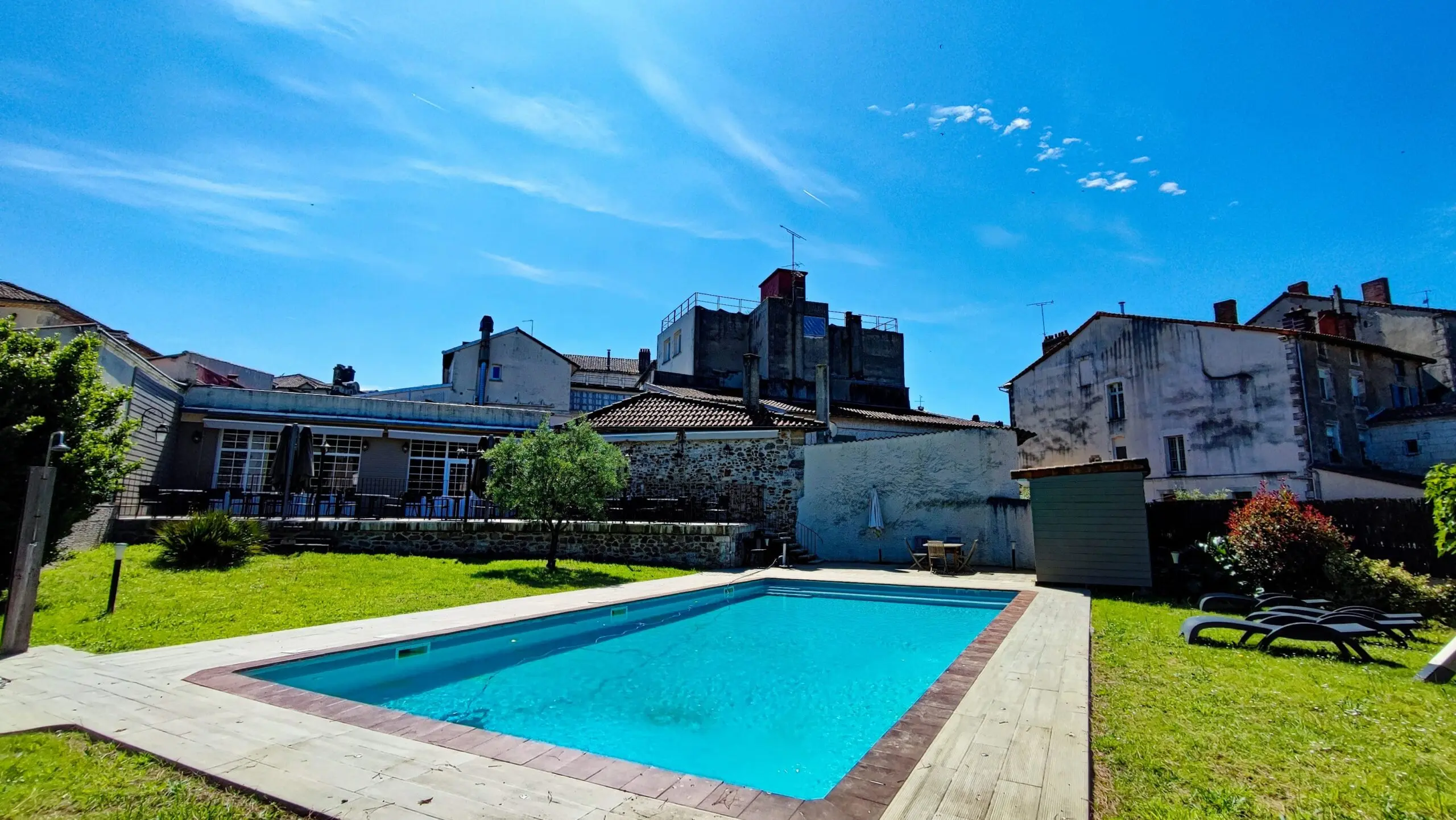 Piscine du Grand Hôtel Pelisson à Nontron